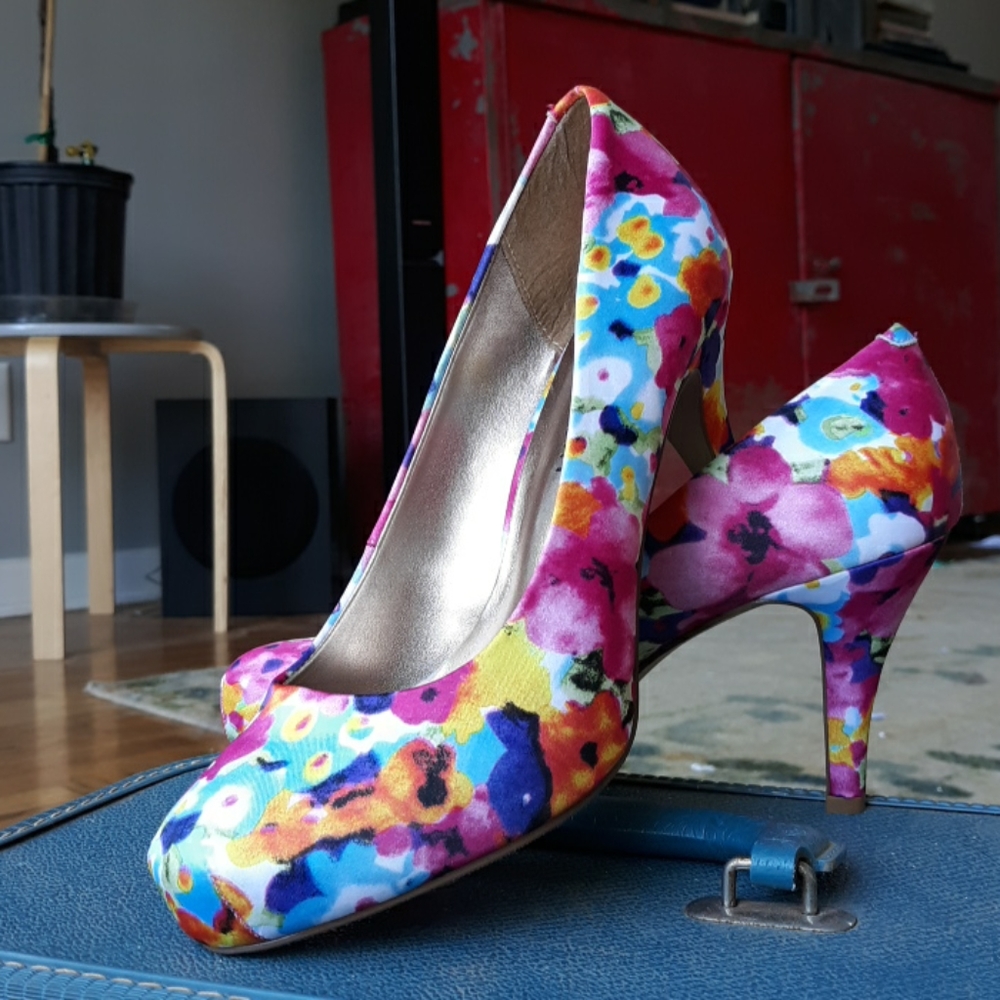NWOT Fun, bright, funky heels.